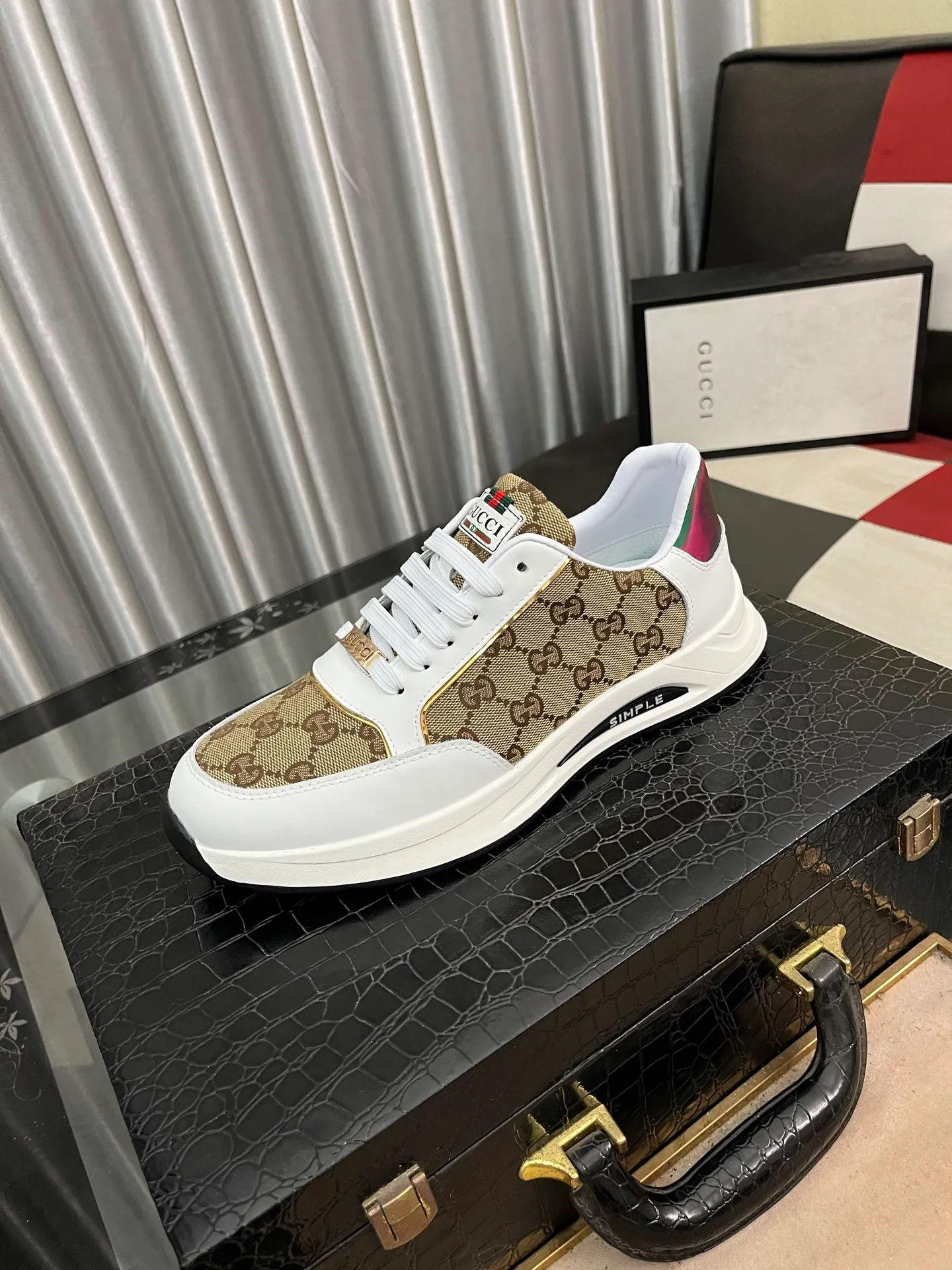 Men's shoes 💰420⌚️⌚️[GUCCI] The latest trendy men's casual shoes, the fabric is made of embossed cowhide imported from Italy, comfortable sheepskin lining + feet, the original outsole is wear-resistant and non-slip, high-level version, exquisite workmanship. Code number: 38-442️⃣Colors available